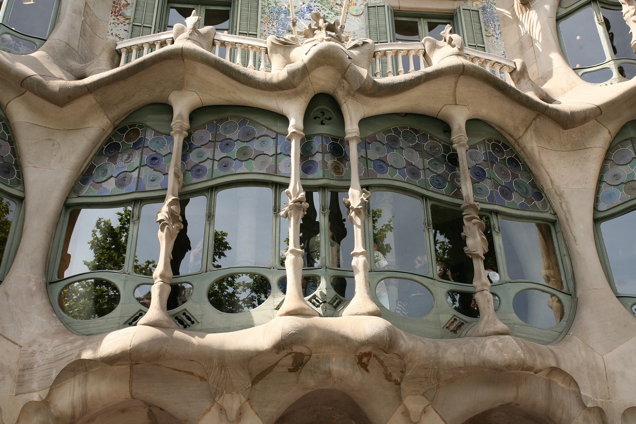 ¿Cuántas obras tiene Gaudí fuera de Cataluña?