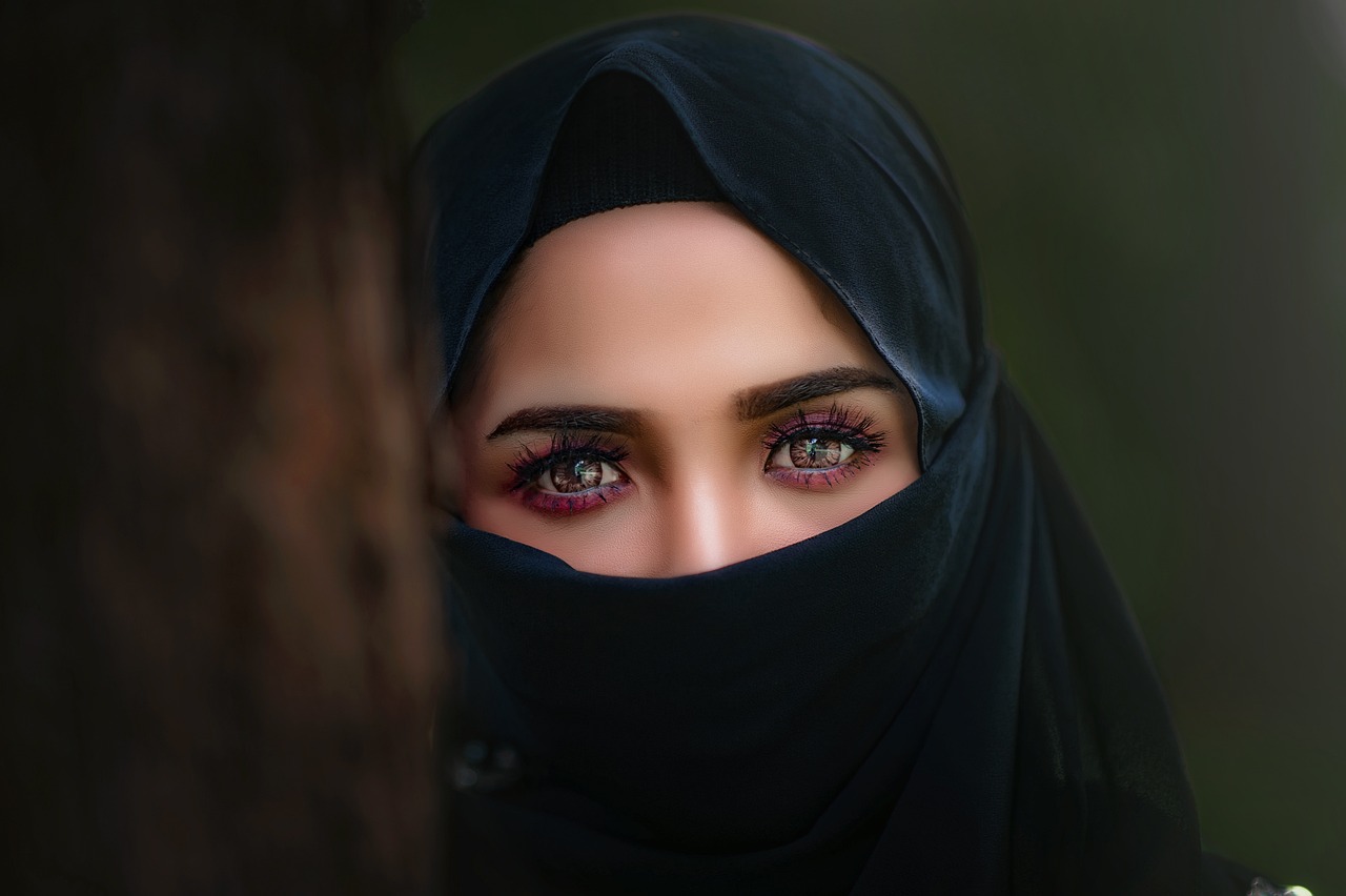 ¿Cómo se llama la mujer de bella y sensual?
